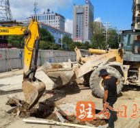 大鸡巴日屄视频高温下的坚守｜道路建设者用汗水铺就畅通路